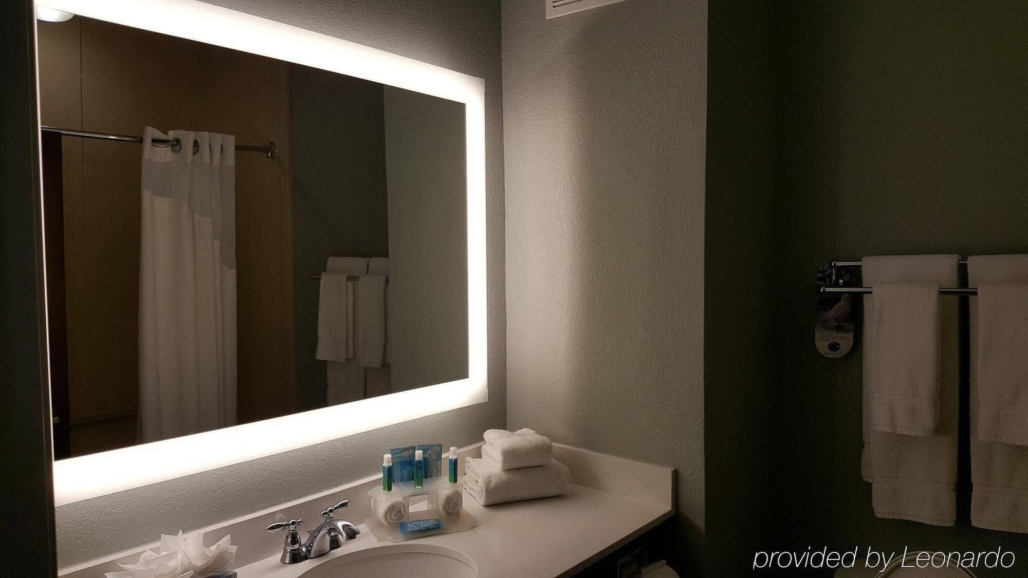 Holiday Inn Express Pearland By Ihg Esterno foto